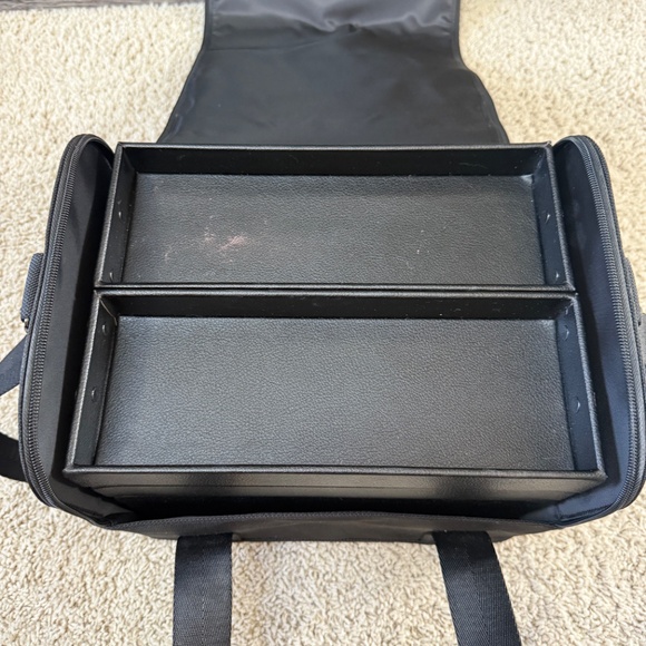 Make Up For Ever Carry Case W/ Strap - Picture 3 of 5